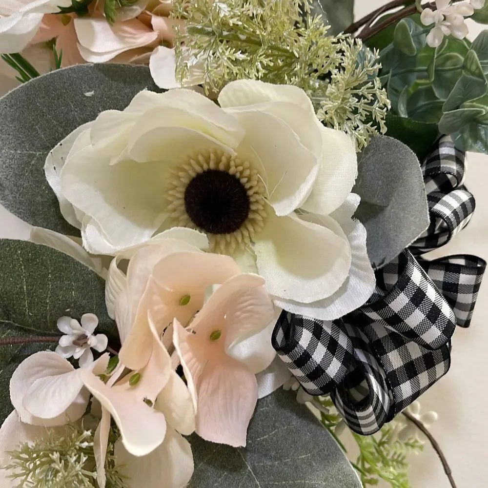 Home‎ Decor. 14” Homemade Wreath. Grapevine. Peach/Cream w/black gingham bow.